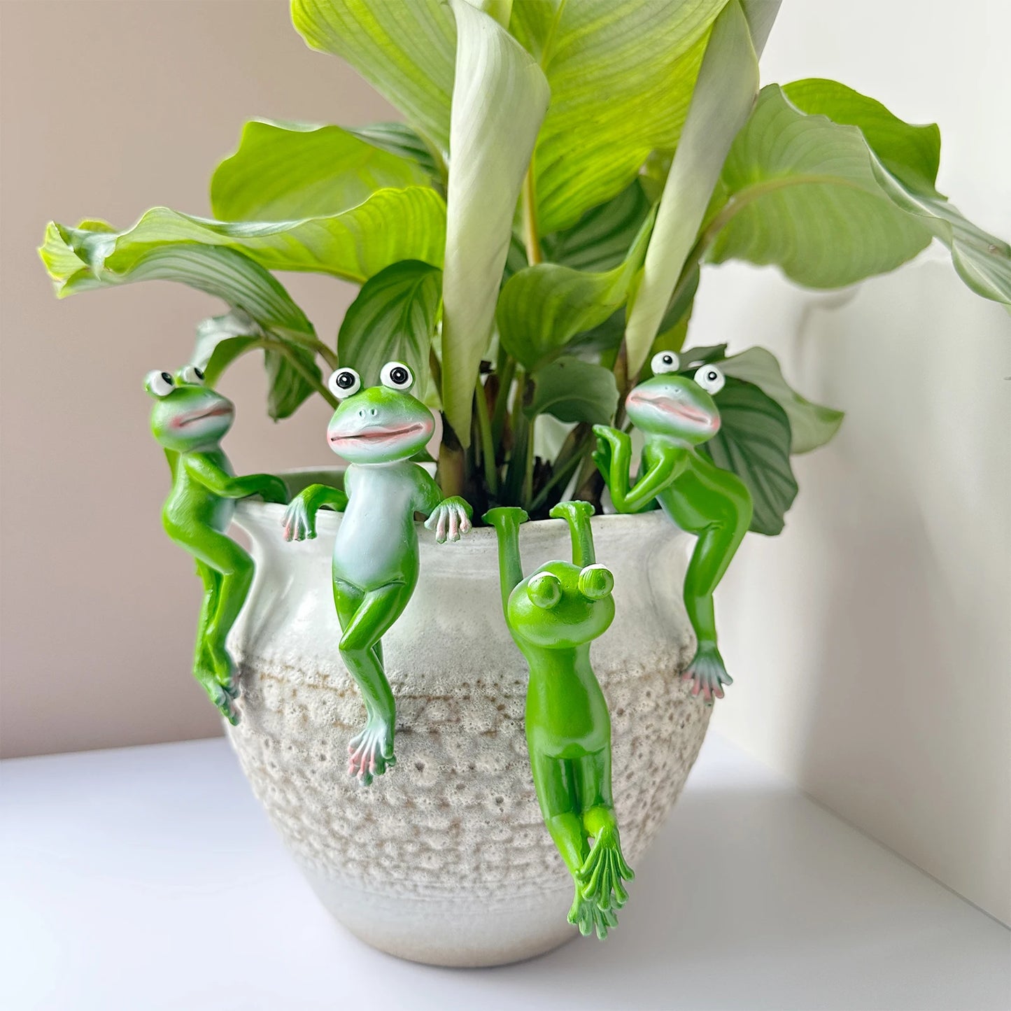 Hanging Frogs Figurine
